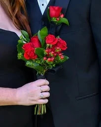 Combo Small Clutch Bouquet and Classic Boutonierre