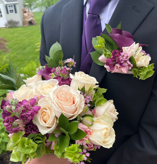 Prom Etiquette. A guide to buying flowers.
